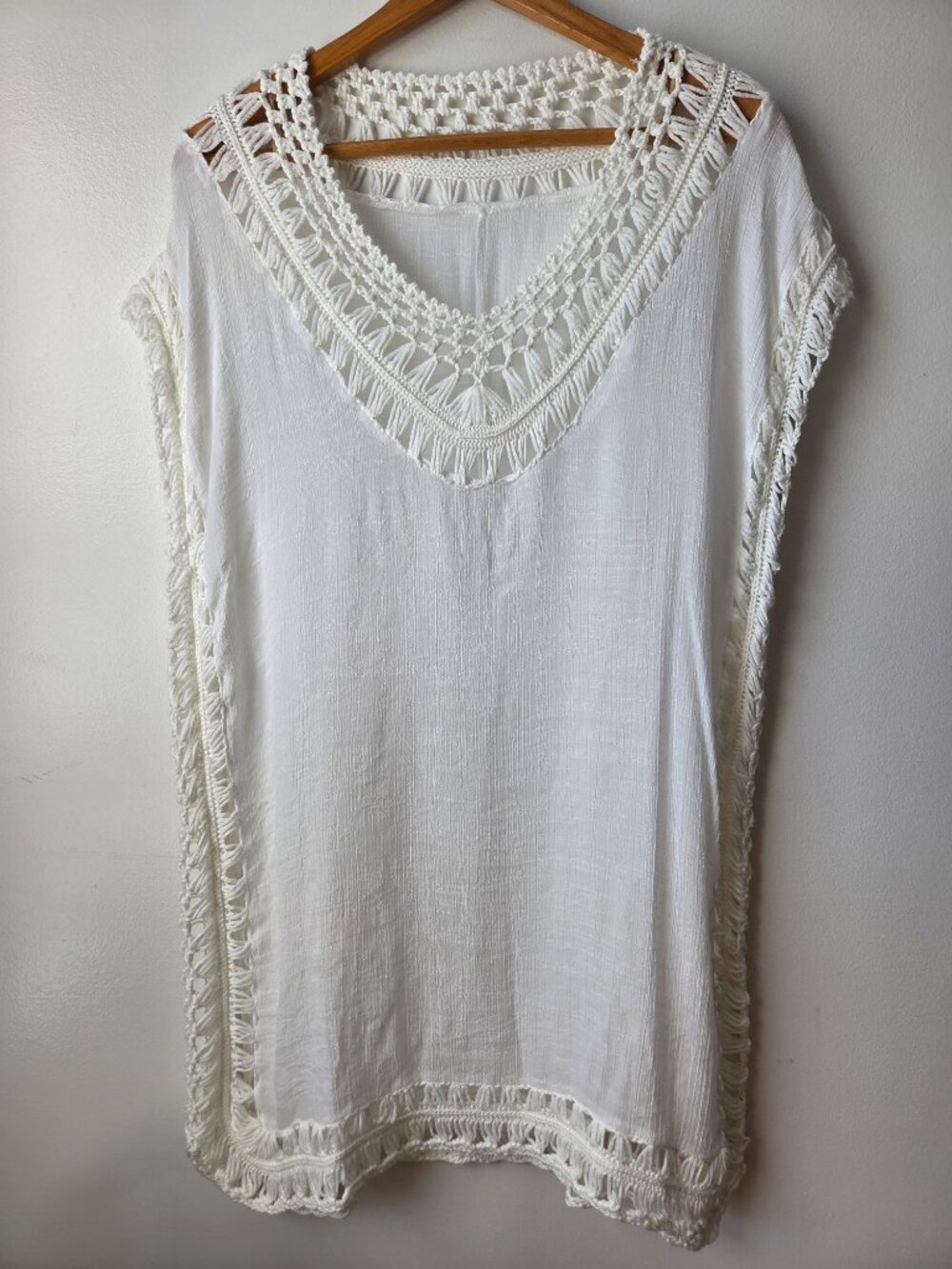 NEVER WORN WHITE CROCHETED BEACH/ SWIM COVER UP SIZE S/M